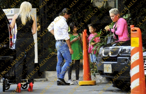 Juan Francisco Palencia Con Pareja E Hijo