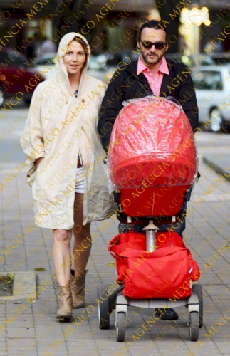 Cecilia Ponce Con Eduardo Arroyuelo E Hija Celeste