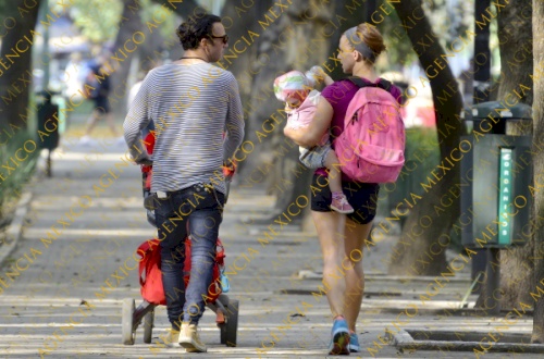 Ceci Ponce Con Eduardo Arroyuelo E Hija Celeste