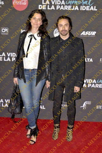 Mariangela Meotti Con Jay De La Cueva Posada Alfombra Roja Pelicula